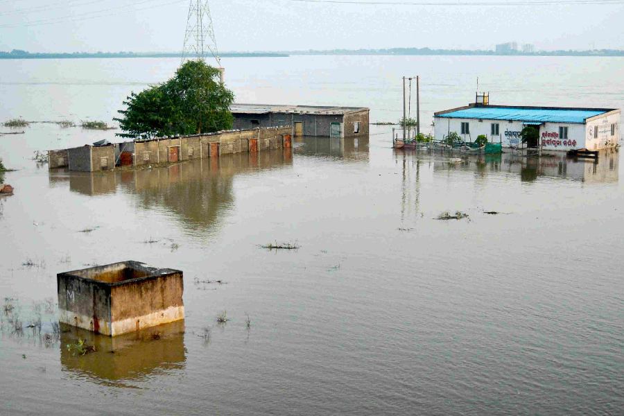 Nearly 1,000 people evacuated as heavy rains create flood-like situation in Maharashtra