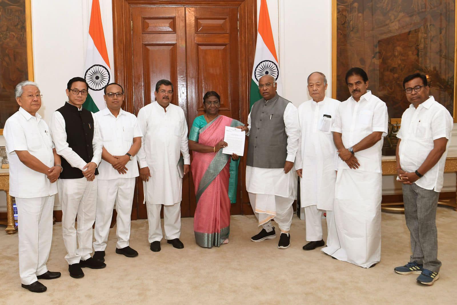 Congress leaders meet President Droupadi Murmu over Manipur crisis