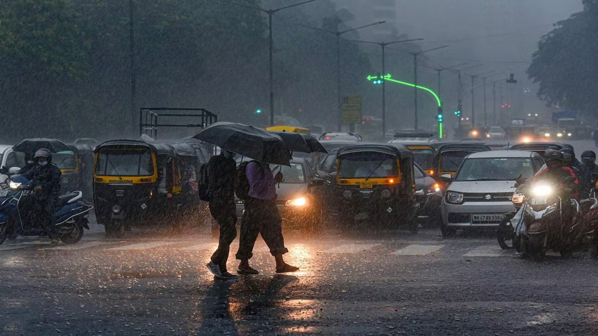 Heavy rains lash Mumbai, other districts; road cave-in hits traffic on Ahmedabad-bound highway