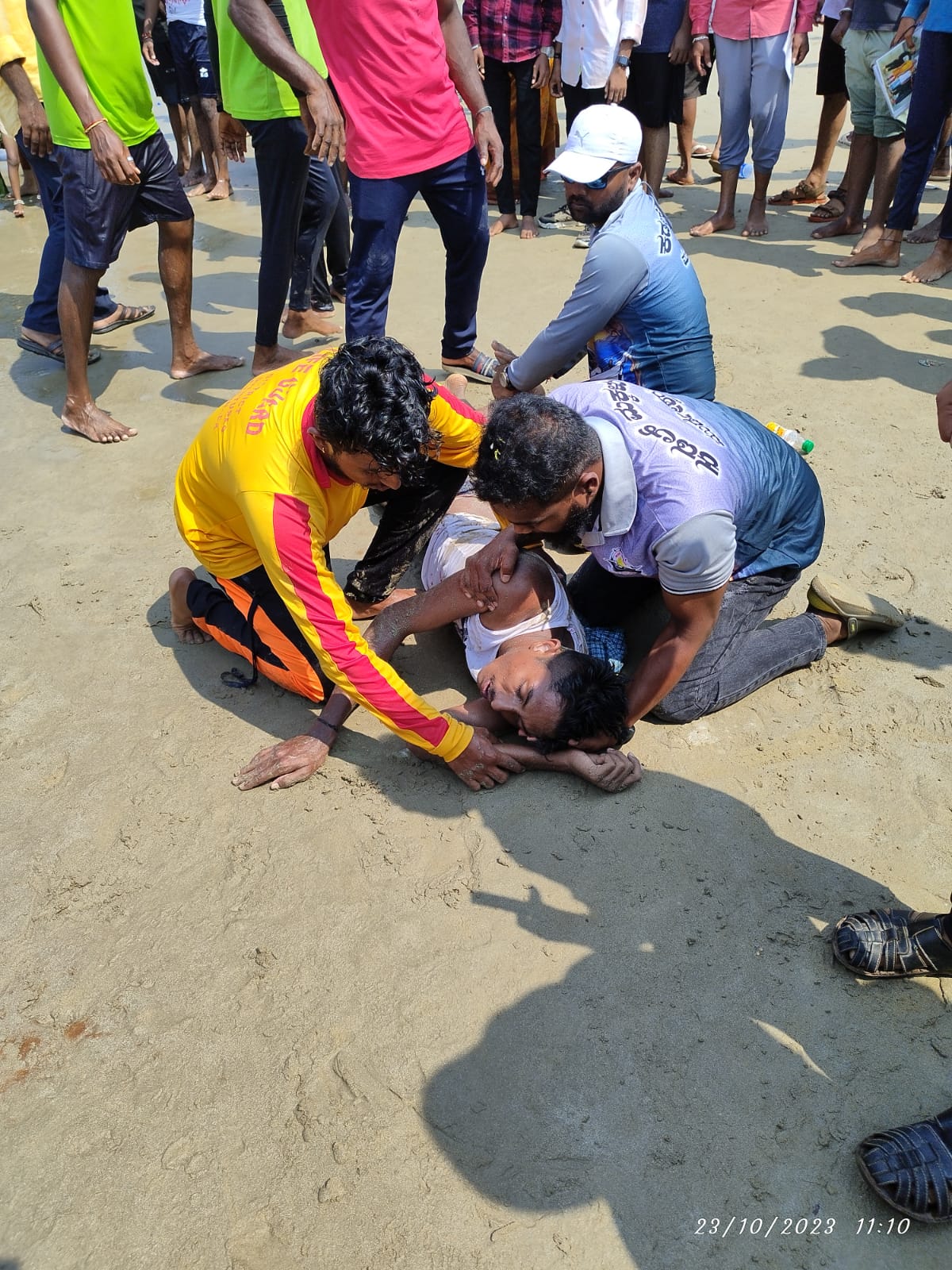 Murdeshwar: Three tourists rescued from drowning in the sea