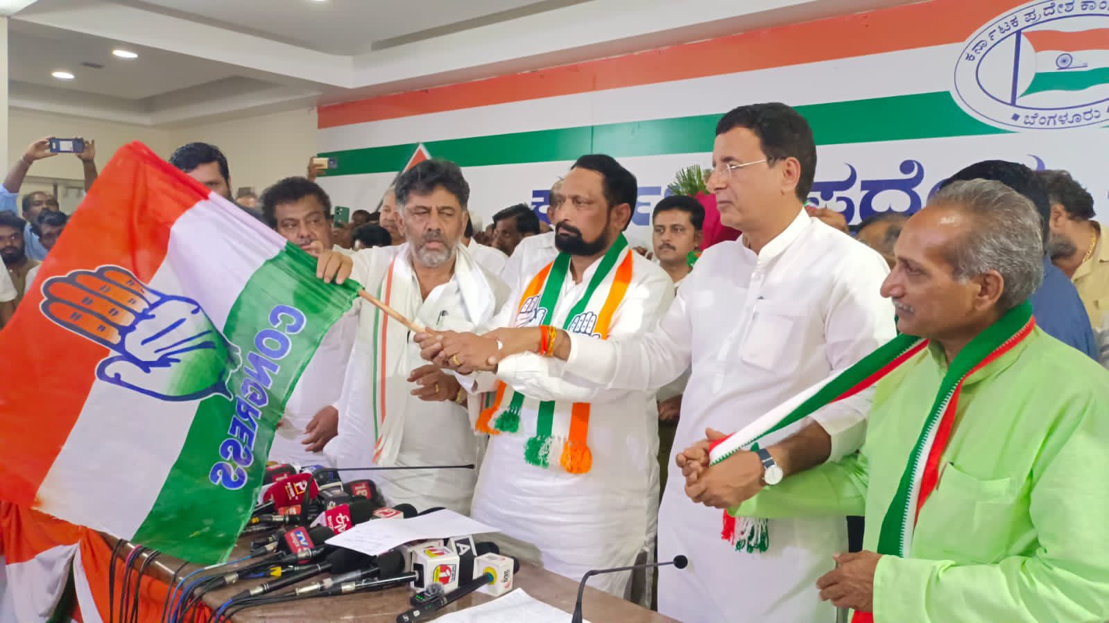 Denied ticket by BJP, former deputy CM Savadi joins Congress in poll-bound Karnataka