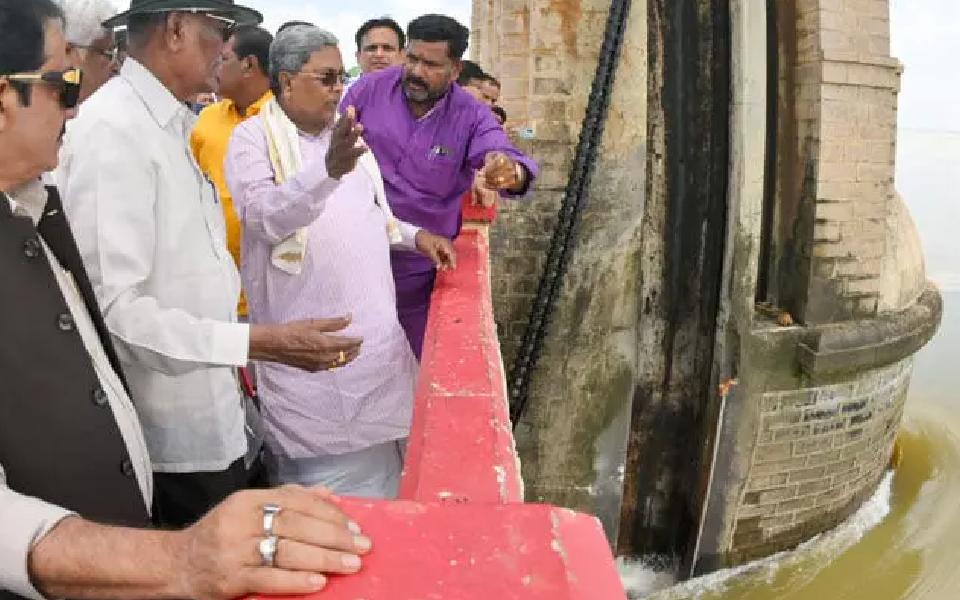 CM  Siddaramaiah assures swift repairs to dam gate, addresses impact on farmers