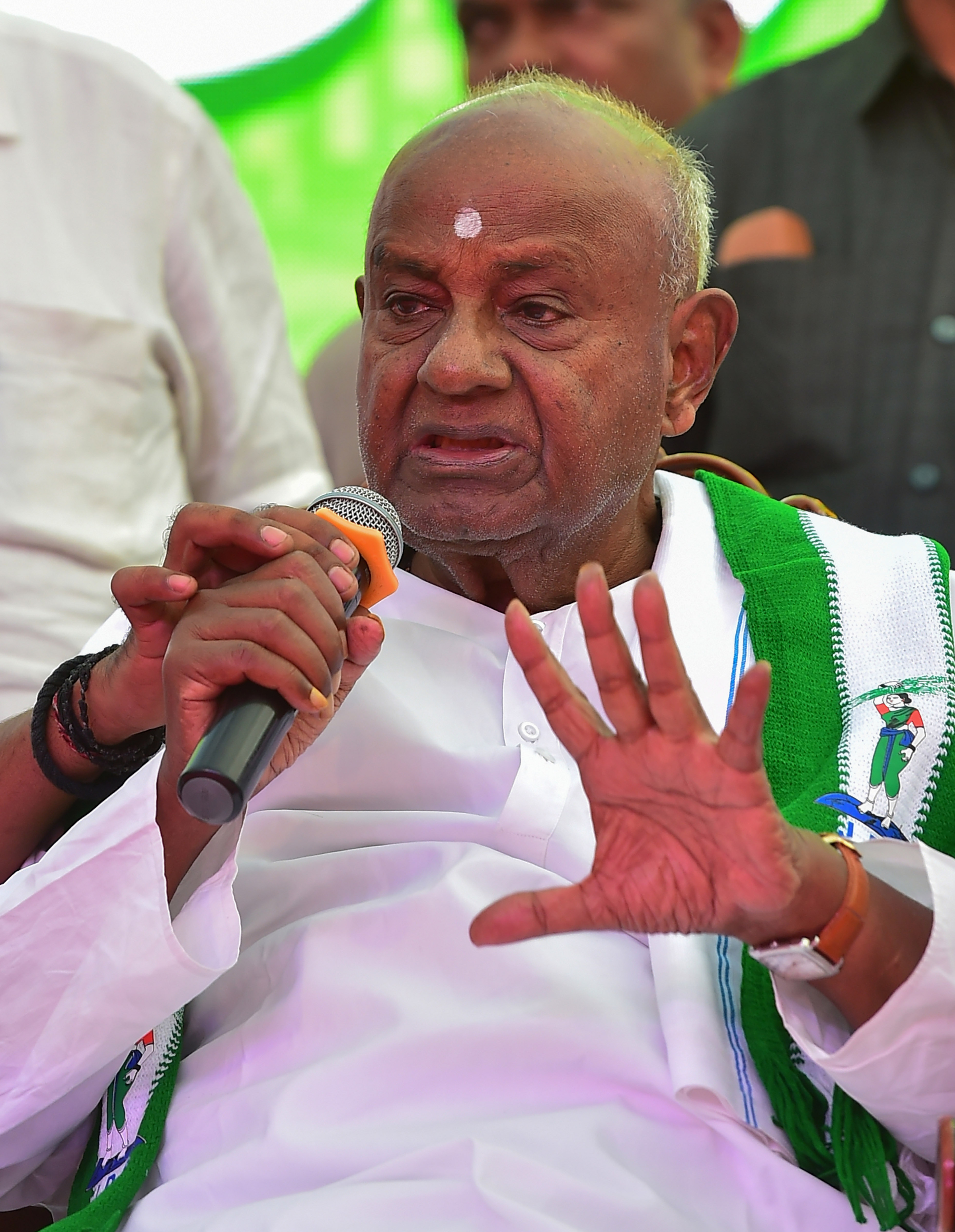 Deve Gowda to start campaigning for JD(S), asserts party wold not go near Congress or BJP