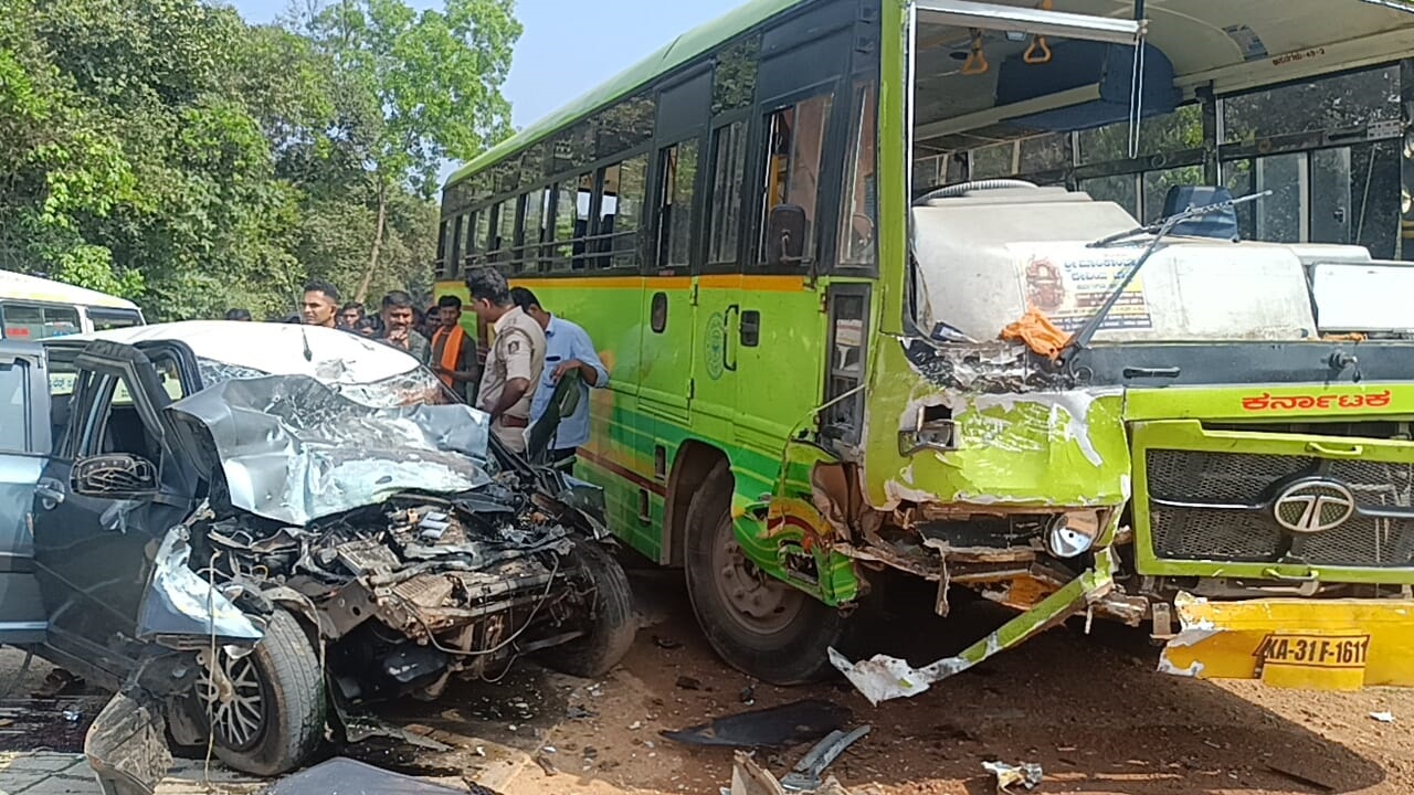 Five killed as car rams into bus in Sirsi