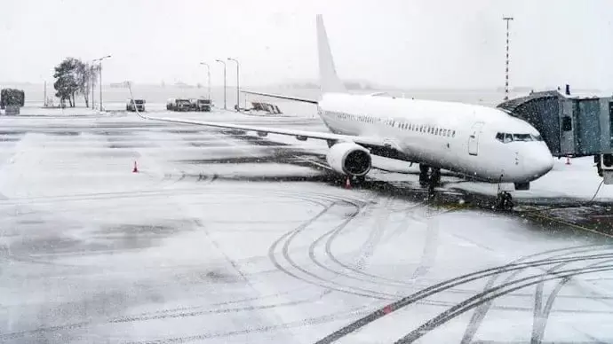 Snowfall Disrupts Flight Operations at Srinagar International Airport