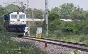 Udupi: 40-Year-Old Woodworker Fatally Struck by Train in Brahmavar