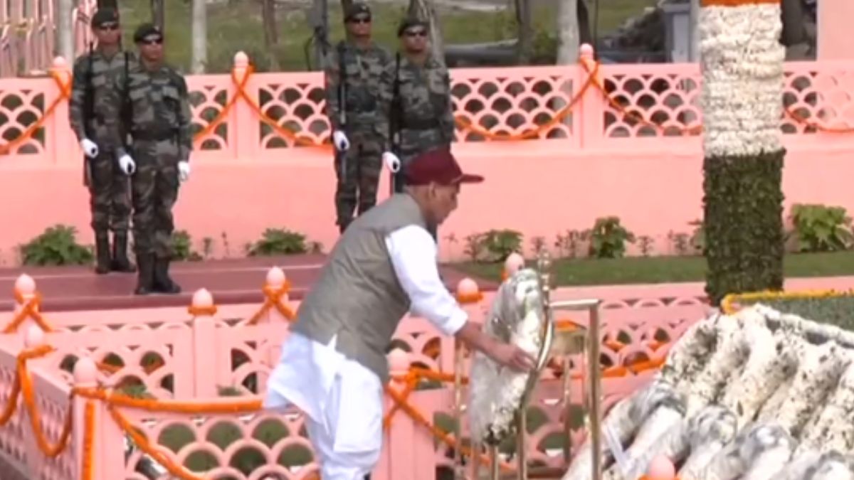 PM Modi pays tributes to fallen soldiers on Kargil Vijay Diwas