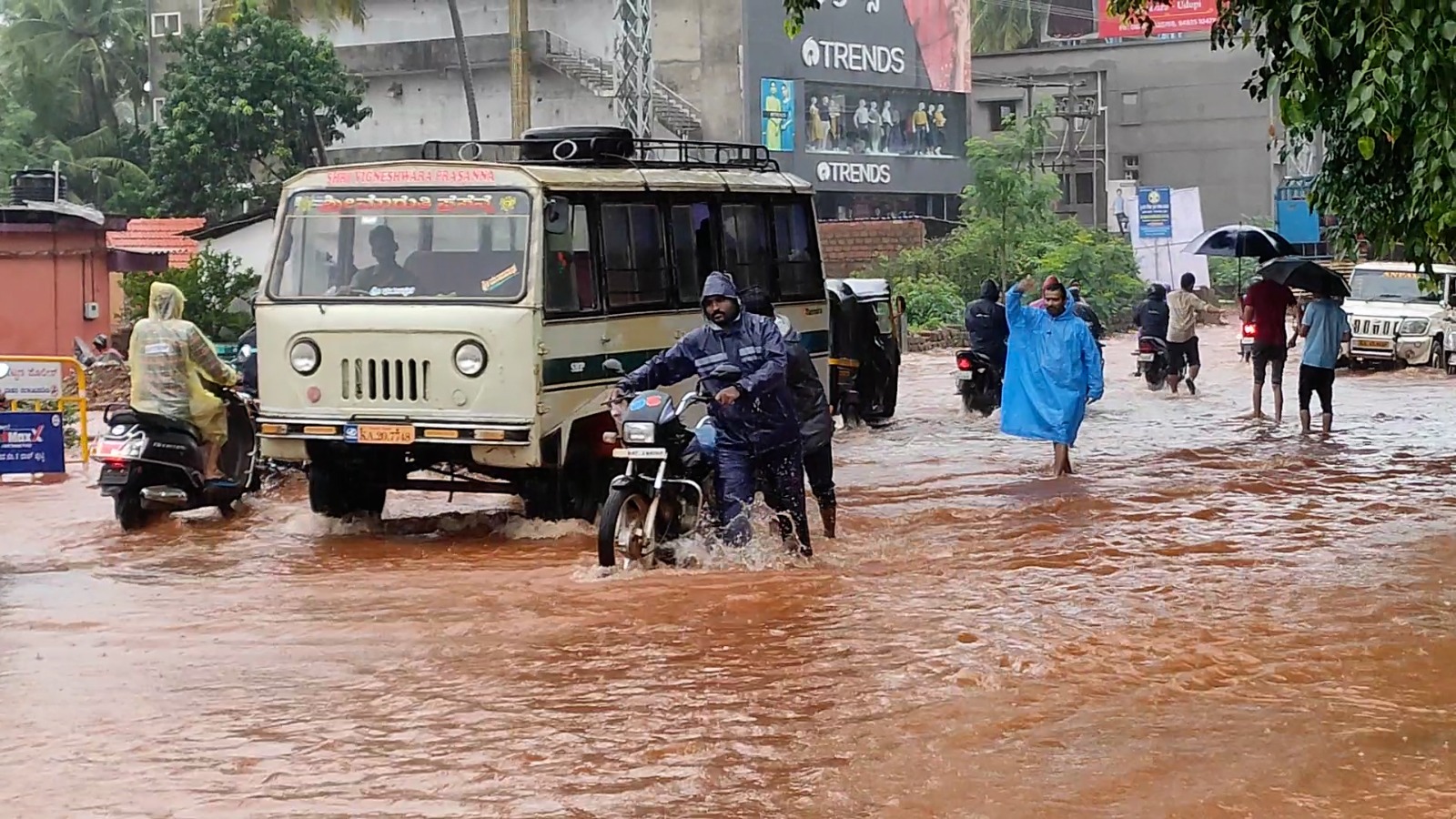 Torrential Rainfall Wreaks Havoc in Dakshina Kannada District; Red Alert Issued