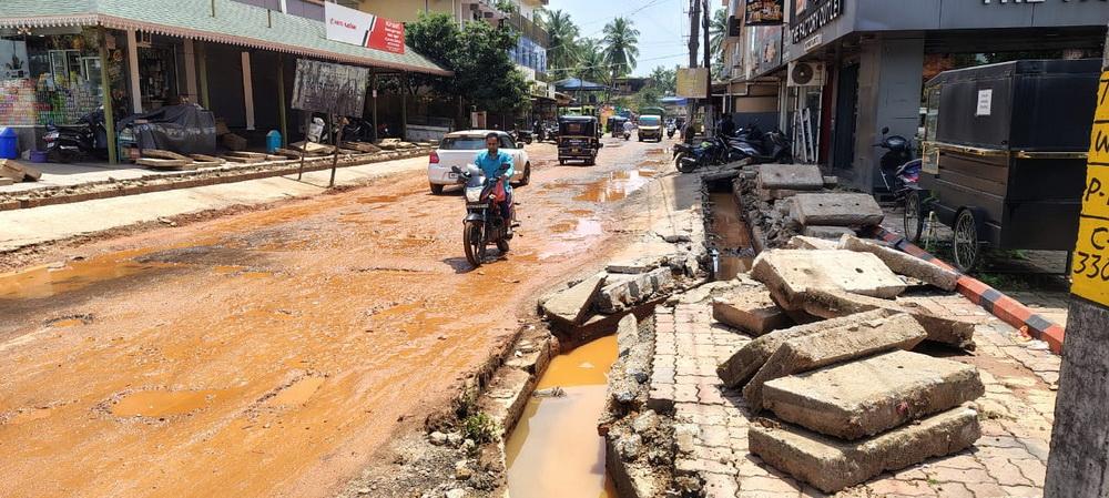 Bhatkal: Repair ordered for Tenginagundi Cross Road after CM Office intervenes; TMC swings into action