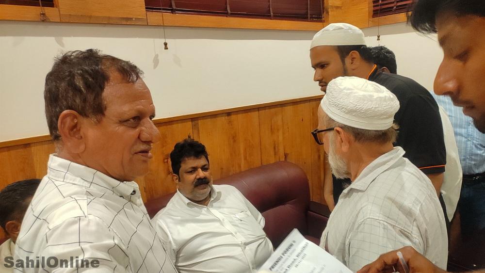 Bhatkal: Tenginagundi and Rahmathabad residents take road grievances to Minister, seek immediate action