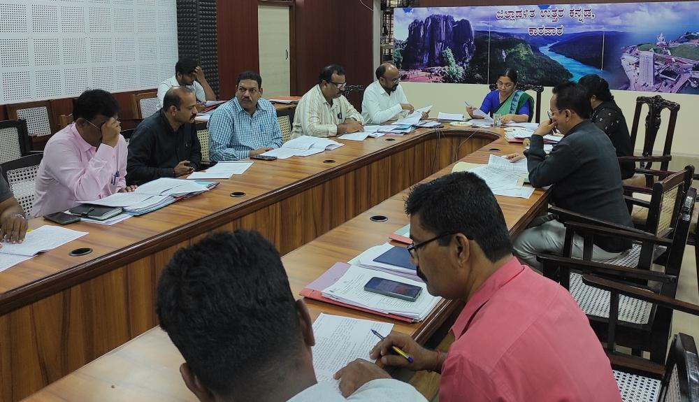 Karwar: DC Lakshmi Priya directs authorities to provide housing facilities for civic workers