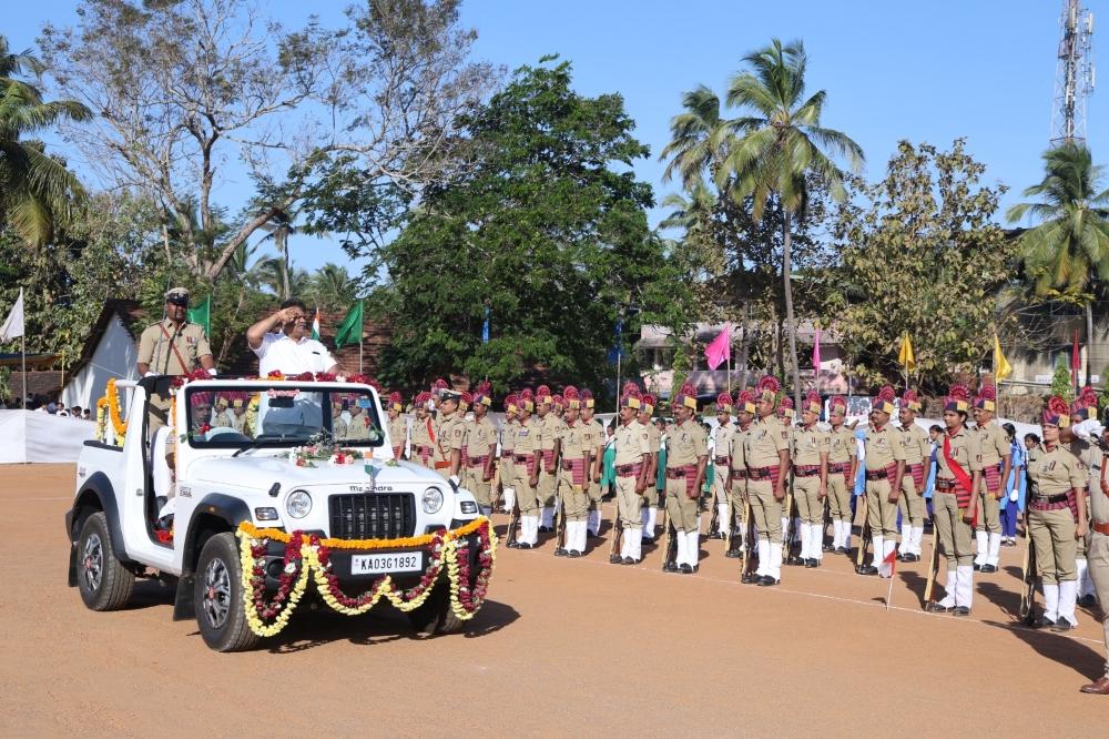 Minister Mankal Vaidya hoists National flag in Karwar, Highlights key development projects and welfare schemes on Republic day