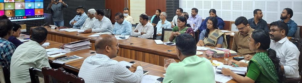 karwar-dc-lakshmi-priya-meeting-2