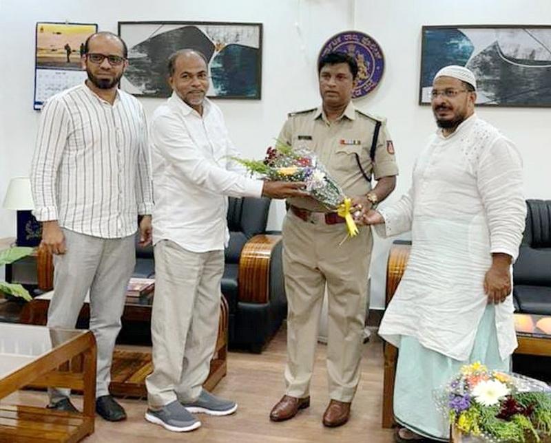 Bhatkal Tanzeem honors SP M. Narayan for upholding peace in Uttara Kannada