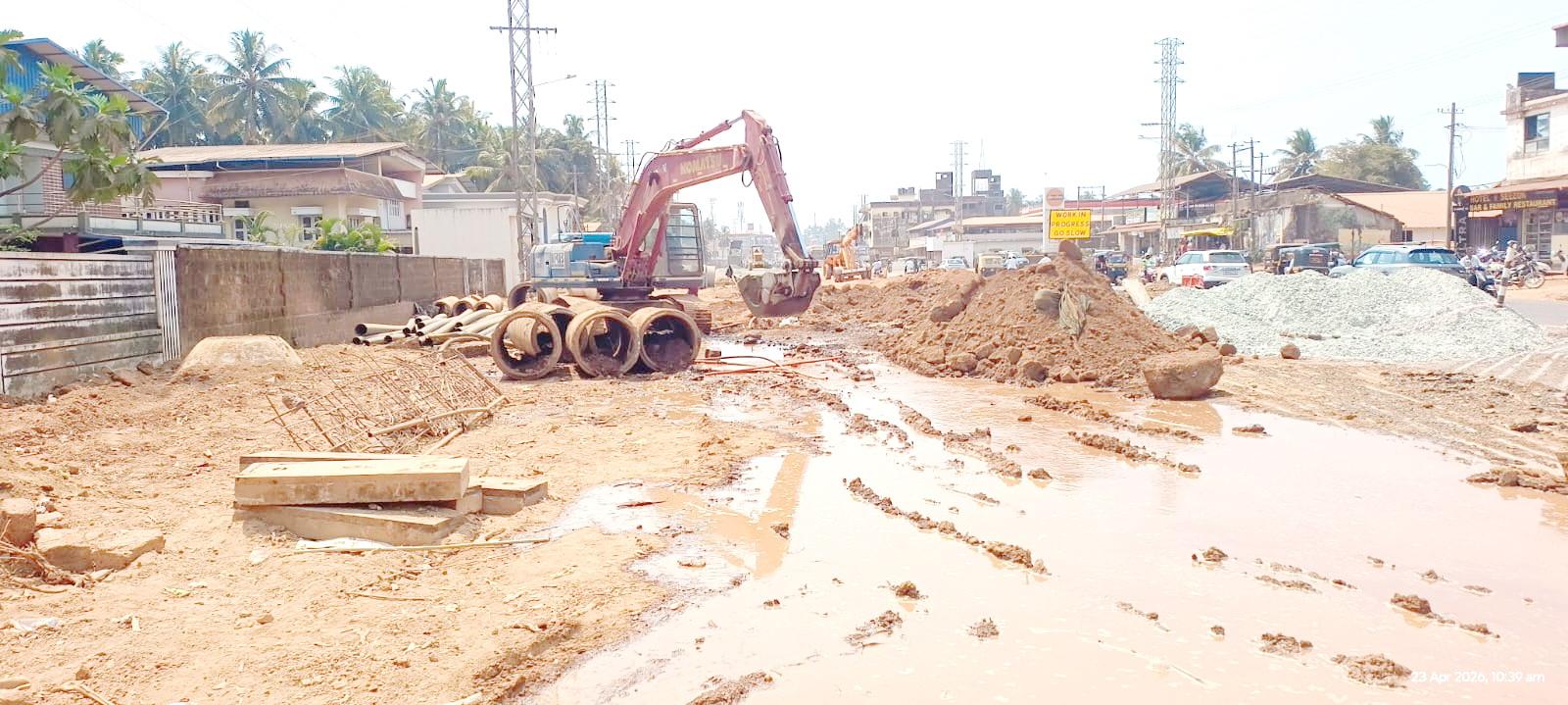 Bhatkal: NH works crawl amid traffic chaos and massive water wastage