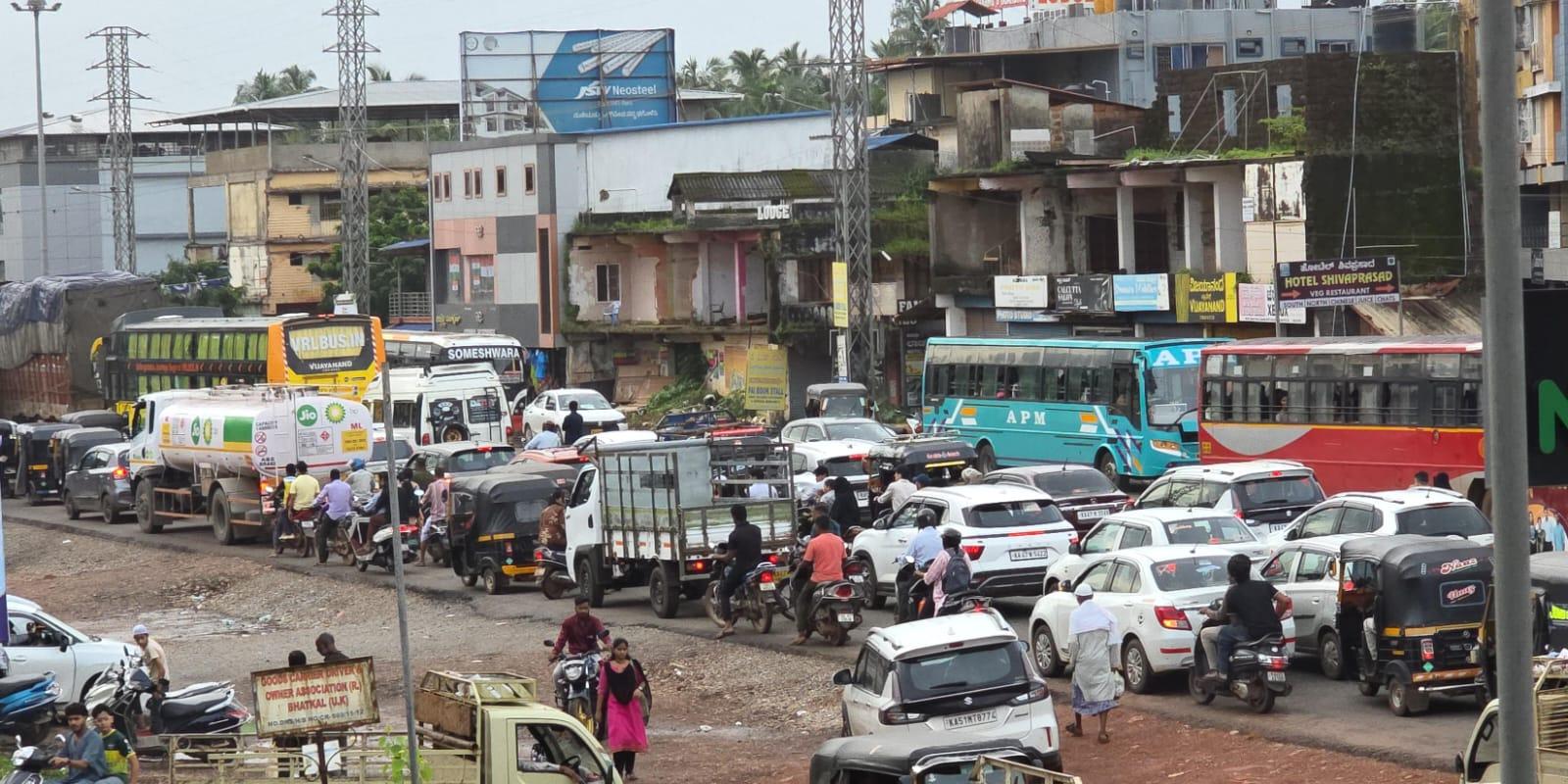 Bhatkal: NH-66 works continue to cause traffic, drainage woes