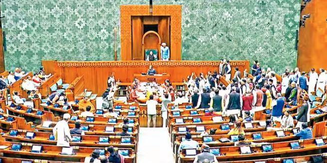 Eight MPs suspended from Lok Sabha for disorderly behavior