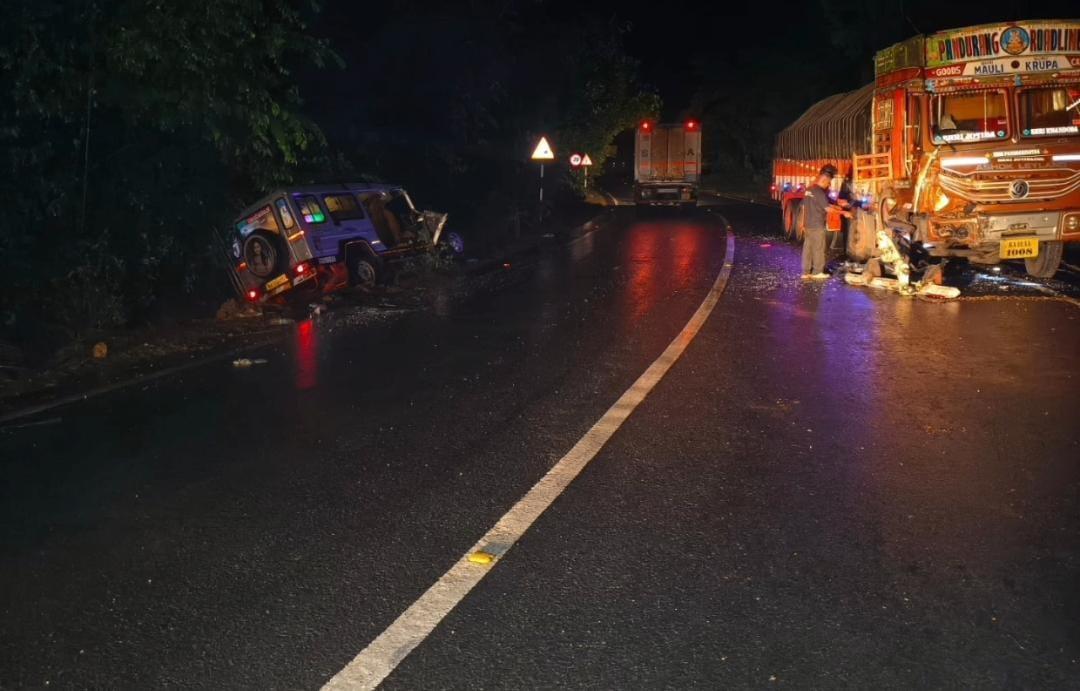Six killed, three injured in lorry-Cruiser collision in Karnataka's Yellapur
