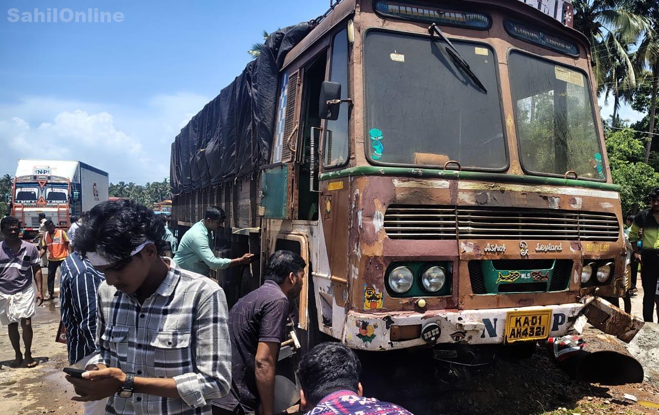 Biker killed after truck rams motorcycle from behind on NH-66 in Murdeshwar; public protests alleging faulty highway design