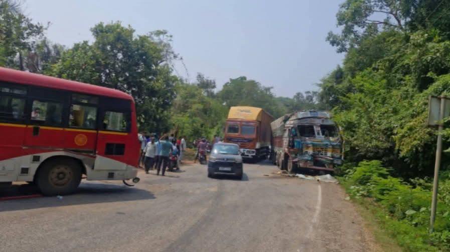 Boy dies, over 10 injured in bus-lorry crash in Ankola near Bhatkal