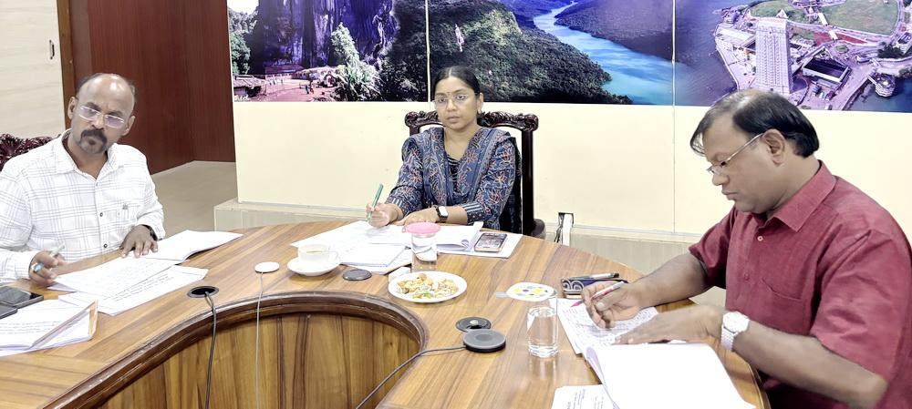 Karwar DC directs departments to utilise SC/ST scheme funds on time