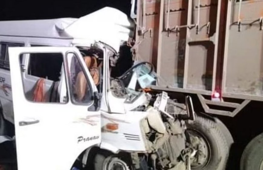 12 killed, 23 injured as mini-bus hits truck on Samruddhi Expressway in Maharashtra