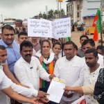 BJP protests against fuel price hike by Karnataka Congress Government