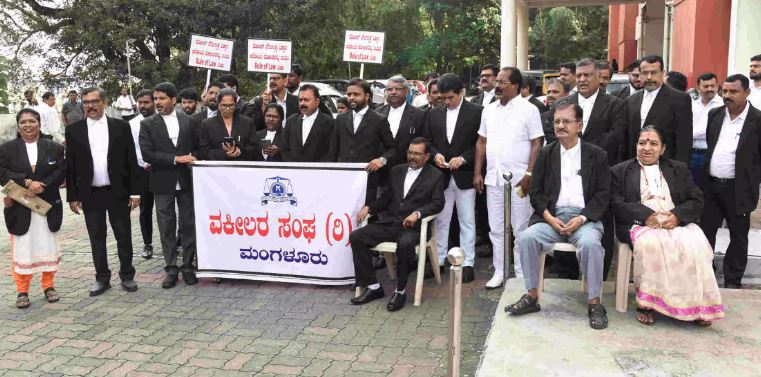 Mangaluru: Lawyers Stage Protest Against Police Brutality on Chikkamagaluru Advocate Pritam