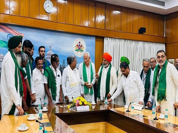 Farmer leader Rakesh Tikait meets Karnataka CM Siddaramaiah