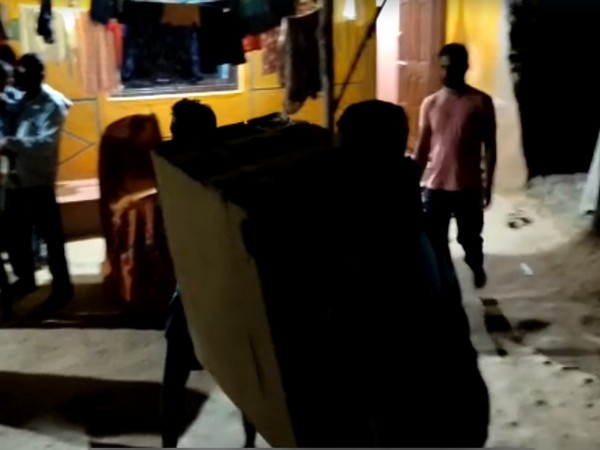 Karnataka: Police seize tiffin boxes portraying pictures of close-aide of Ramesh Jarakiholi