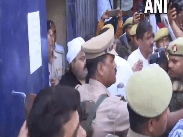 "They want to kill me..." Atiq Ahmed alleges as UP Police leave with him from Sabarmati Jail