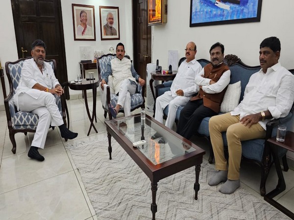 Karnataka Deputy CM meets Central Minister over Cauvery water issue