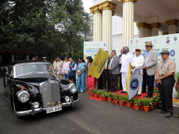 Karnataka Governor flags off 'Vintage Vehicle Drive' for wildlife conservation