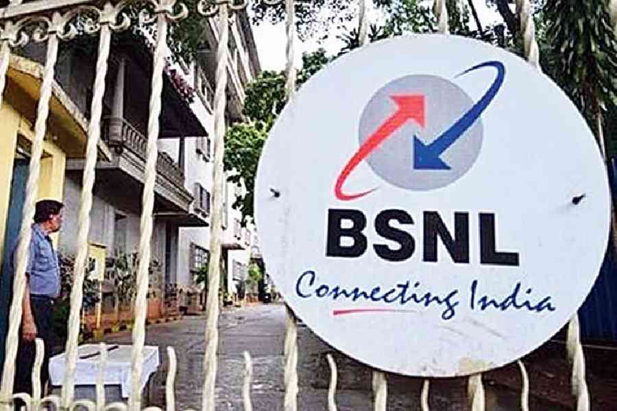 CBI books senior BSNL officials for graft; searches 25 locations