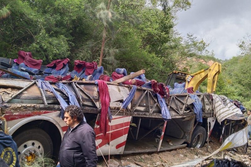 29 dead after bus plunges off road in Mexico: Police