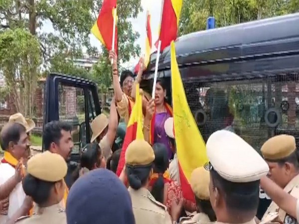 Cauvery Water row: Karnataka Rakshana Vedike members stage protests in Udupi