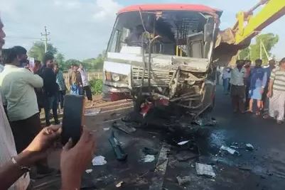 Six killed in head-on collision between bus and car in Karnataka
