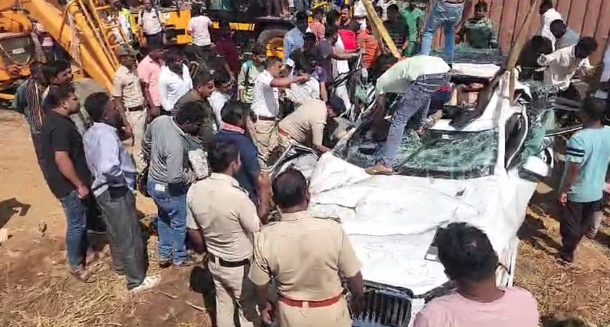 container-rams-car-bangalore