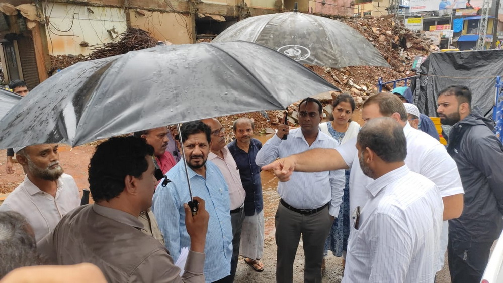 Uttara kannada DC visits rain-affected areas of Bhatkal