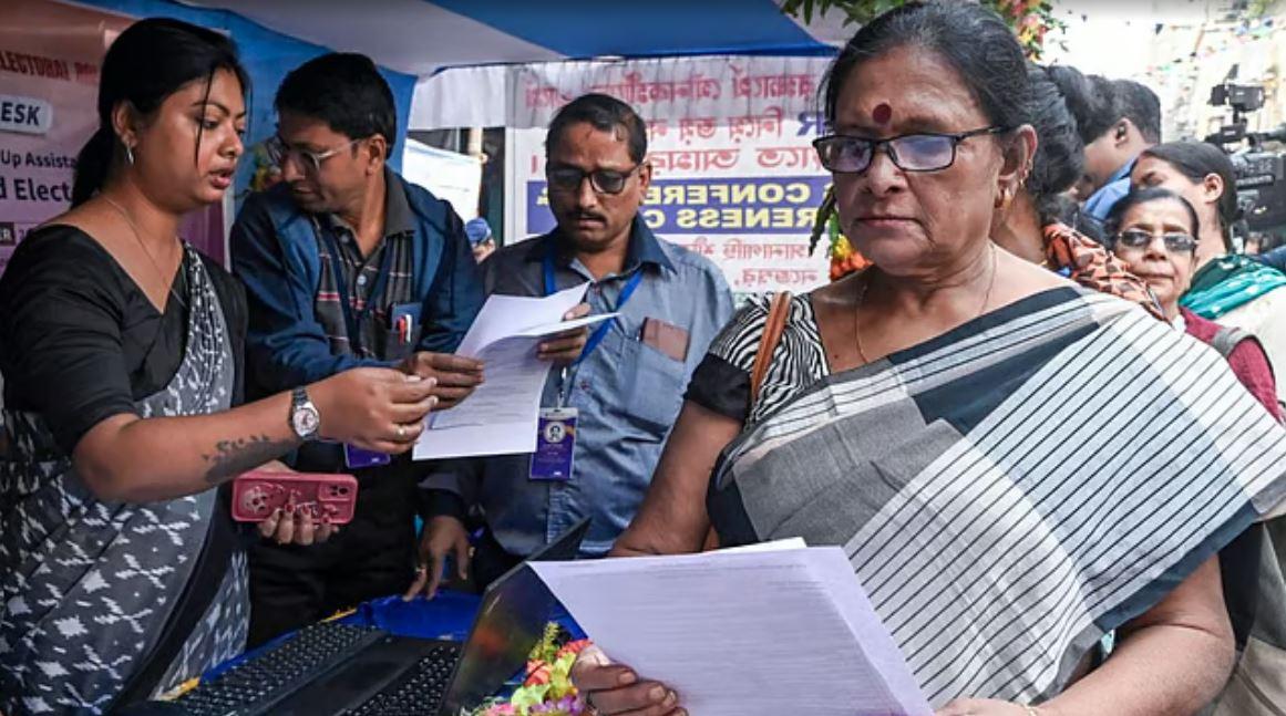 EC cites technical glitch in 2002 rolls, suspends hearings for ‘unmapped’ voters in Bengal