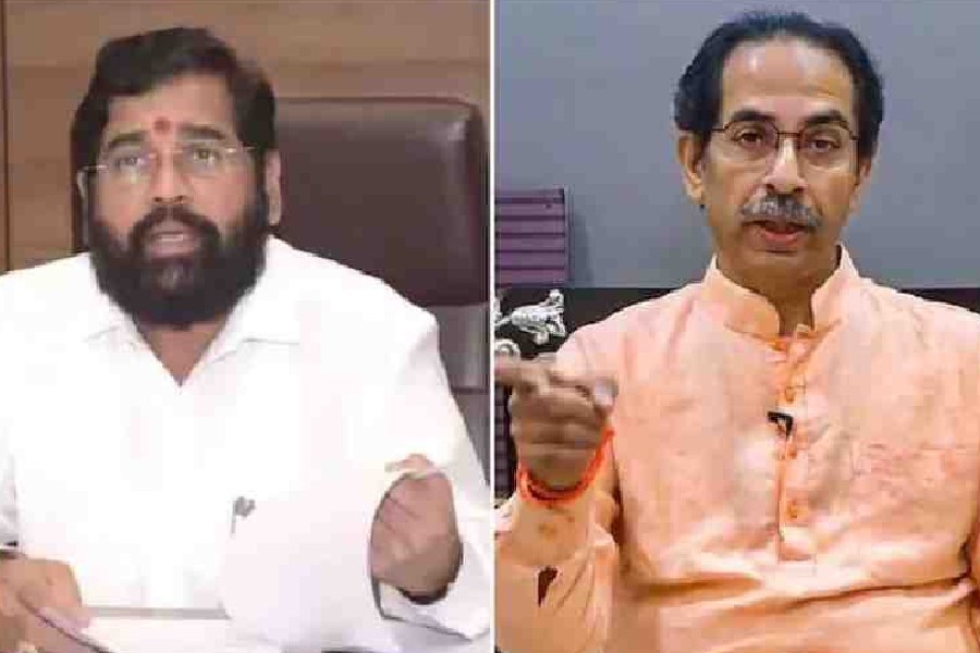 22 MLAs and 9 MPs from Shinde-led Shiv Sena feeling suffocated, could quit party, claims rival Shiv Sena (UBT)