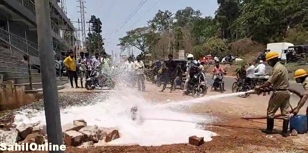 Bhatkal: Rider escapes unharmed as Electric Scooter suddenly catches fire on the road; Safety doubts prompt timely stop