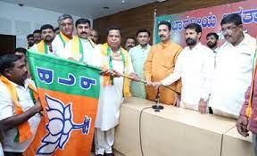 Ex-Lok Sabha MP Shivarame Gowda joins BJP in poll-bound Karnataka