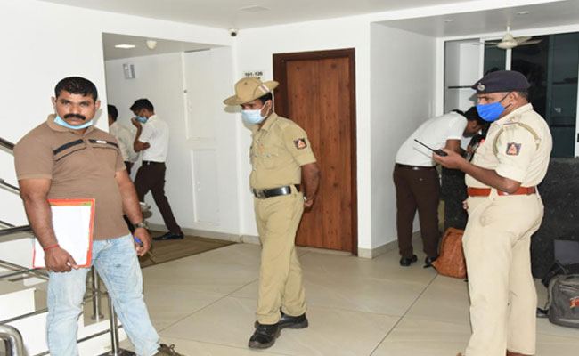 Karnataka: Family of four found hanging in Mangaluru hotel