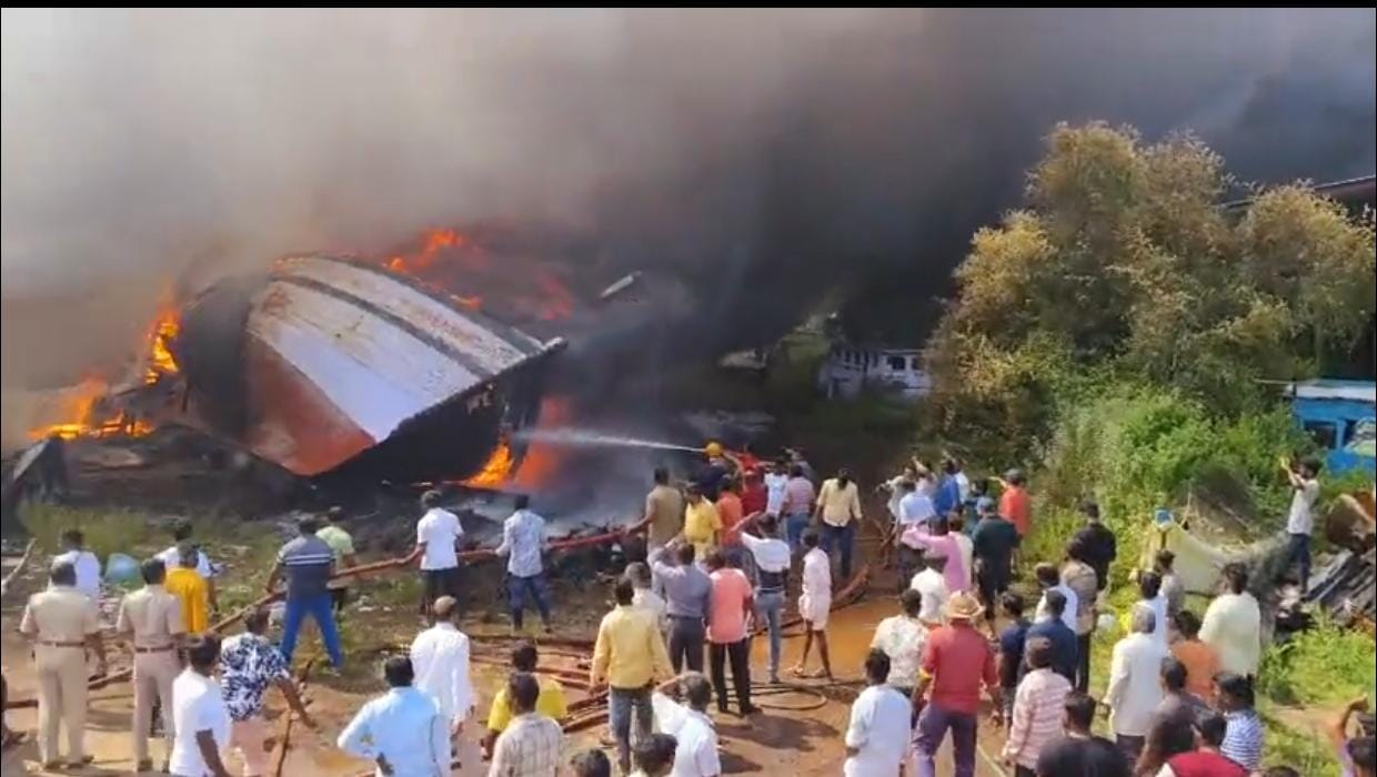 Udupi Boat Blaze: Accidental Fire Results in Crores of Rupees in Losses