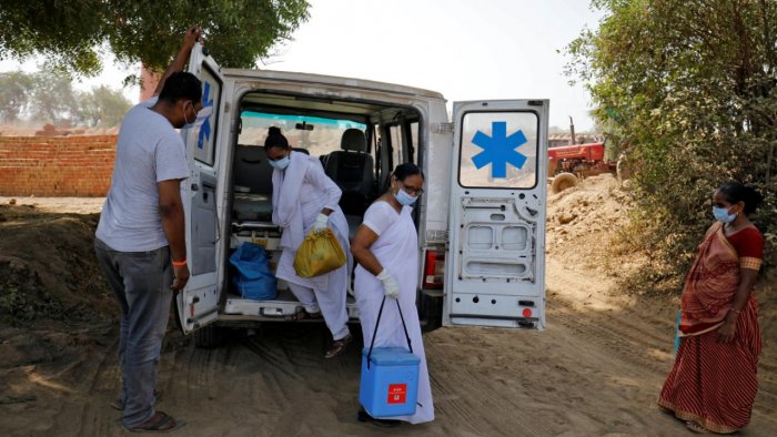 Amid border row, Maharashtra extends its health scheme to 865 villages in Karnataka
