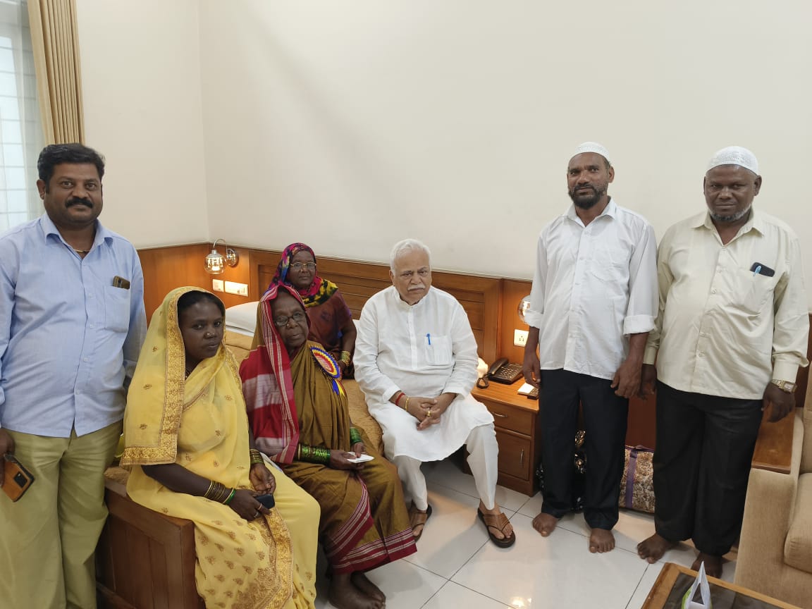 Centenarian Hussainabi Budan Saab Siddi Receives State Rajyotsava Award for Dedication to Damami Dance