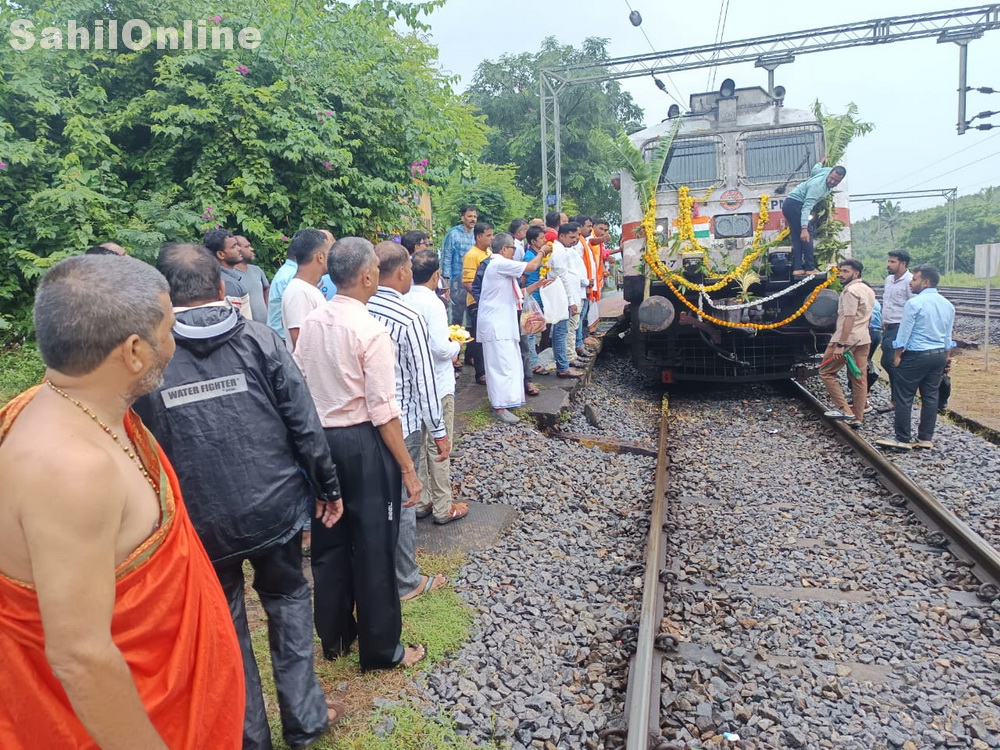 hyderabad-murdeshwar-train