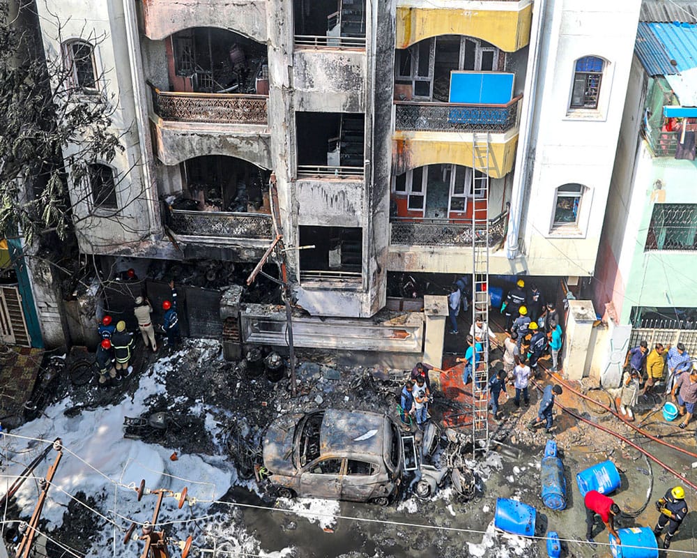 9 killed in fire in apartment building in Hyderabad