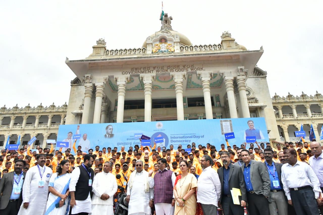 Internation Day of Decomcary (3)